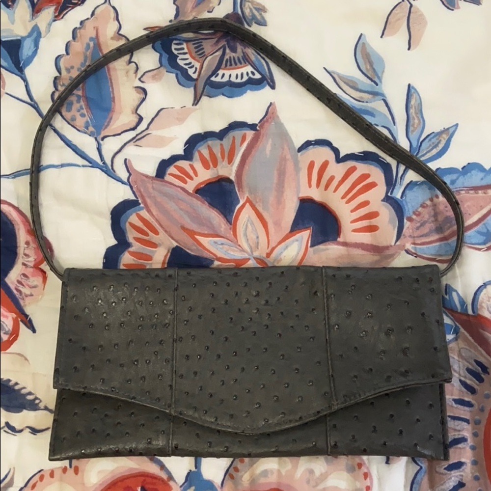 Faux ostrich clutch with detachable strap - Picture 4 of 5